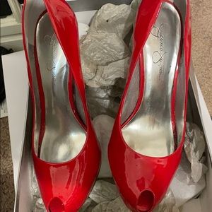 Jessica Simpson pumps red